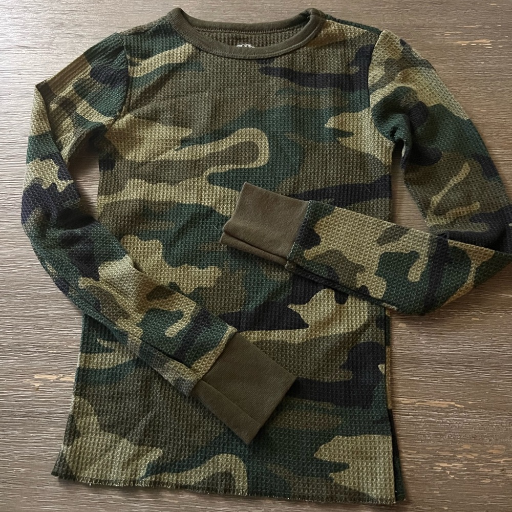 Fruit of loom Camo thermal top. Kids medium fits like XS